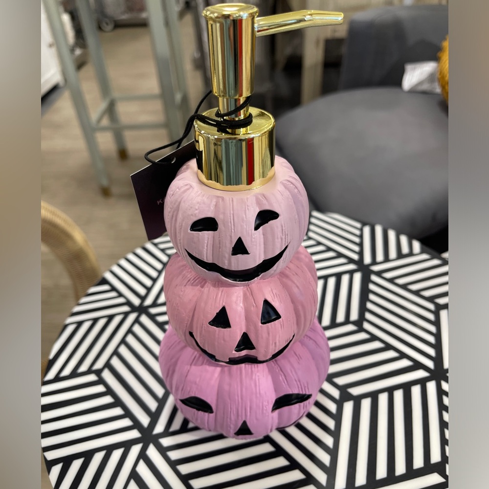 Pink Halloween Ombré lavender/Pink Pumpkin Jack-o’-lantern Soap Dispenser NWT